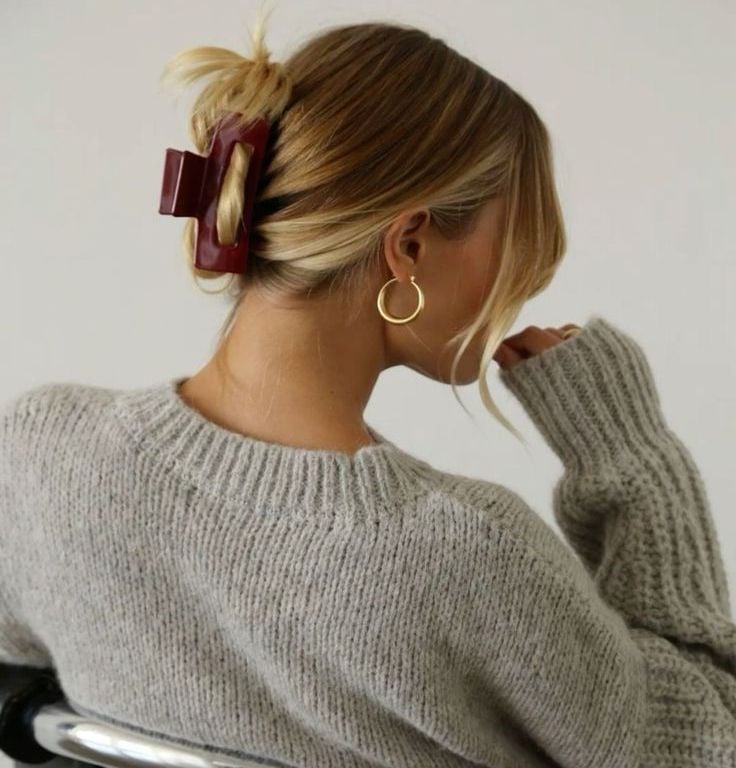Messy Bun With Dark Red Clip Messy Bun With Dark Red Clip — Clips Easy Hairstyles 2027