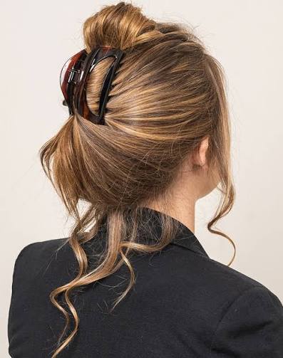 Messy Bun With Tortoiseshell Clip Messy Bun With Tortoiseshell Clip — Clips Easy Hairstyles 2027