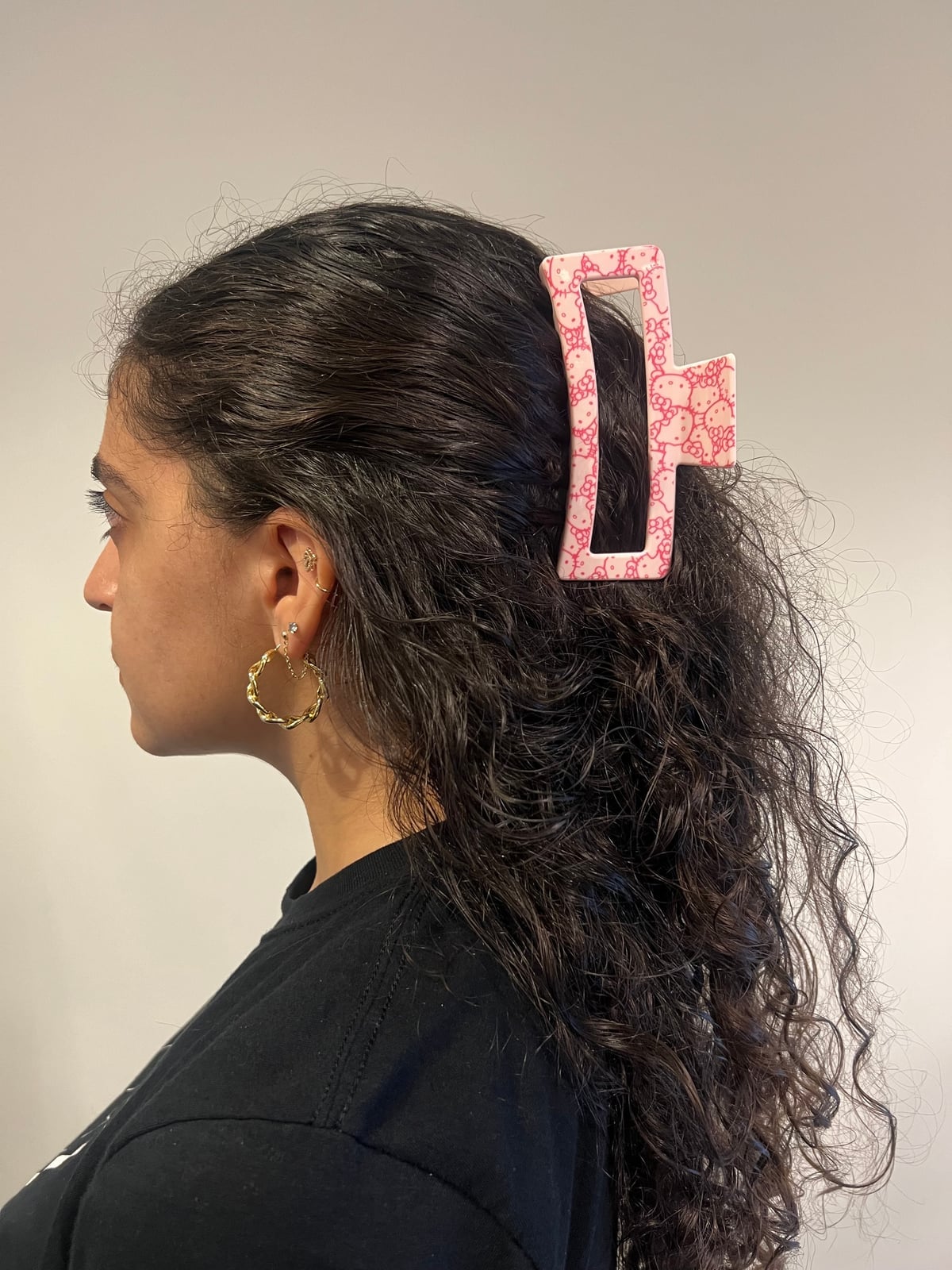 Curly Ponytail With Hello Kitty Clip Curly Ponytail With Hello Kitty Clip — Clips Easy Hairstyles 2027