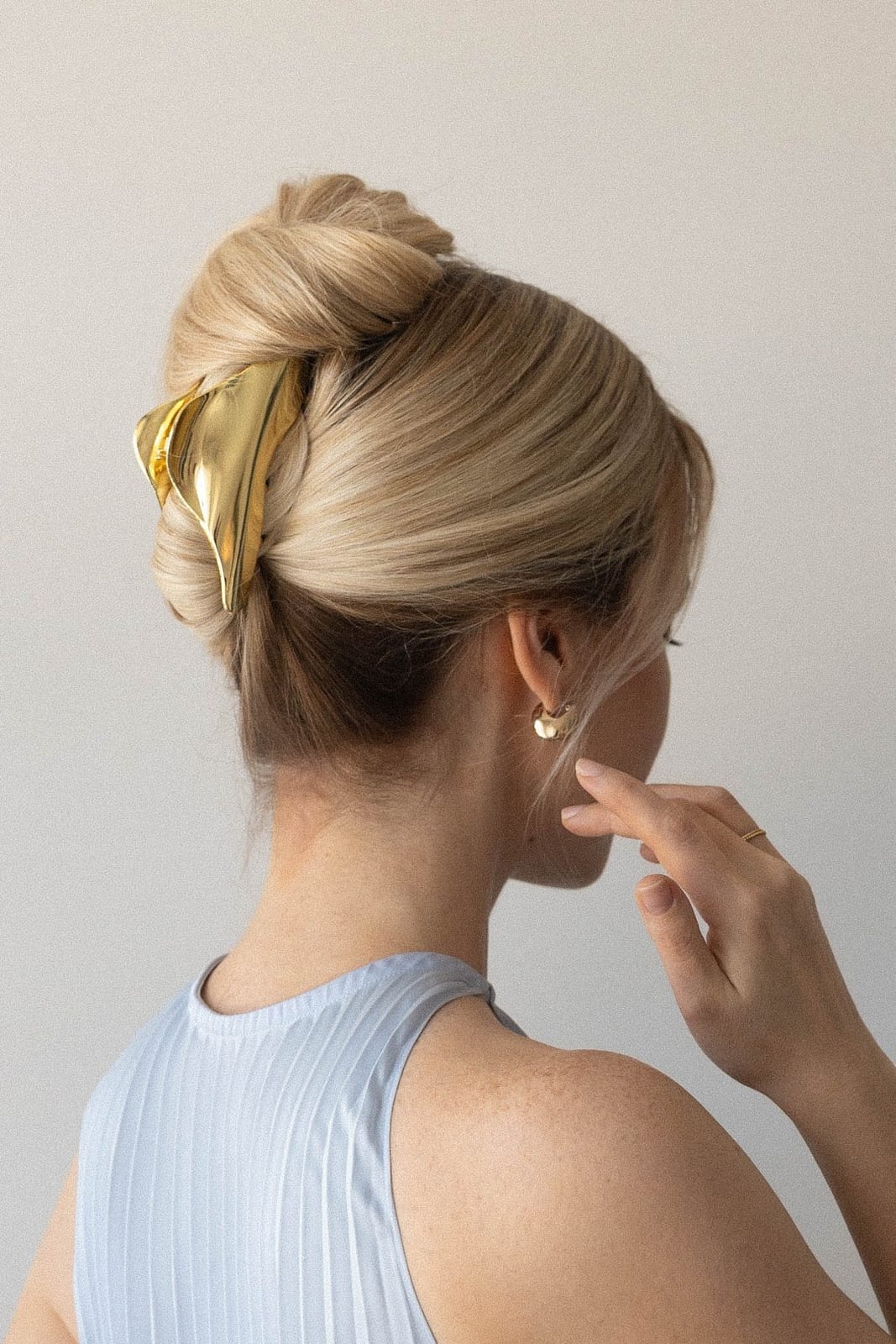 Sophisticated Updo With Gold Leaf Clip Sophisticated Updo With Gold Leaf Clip — Clips Easy Hairstyles 2027
