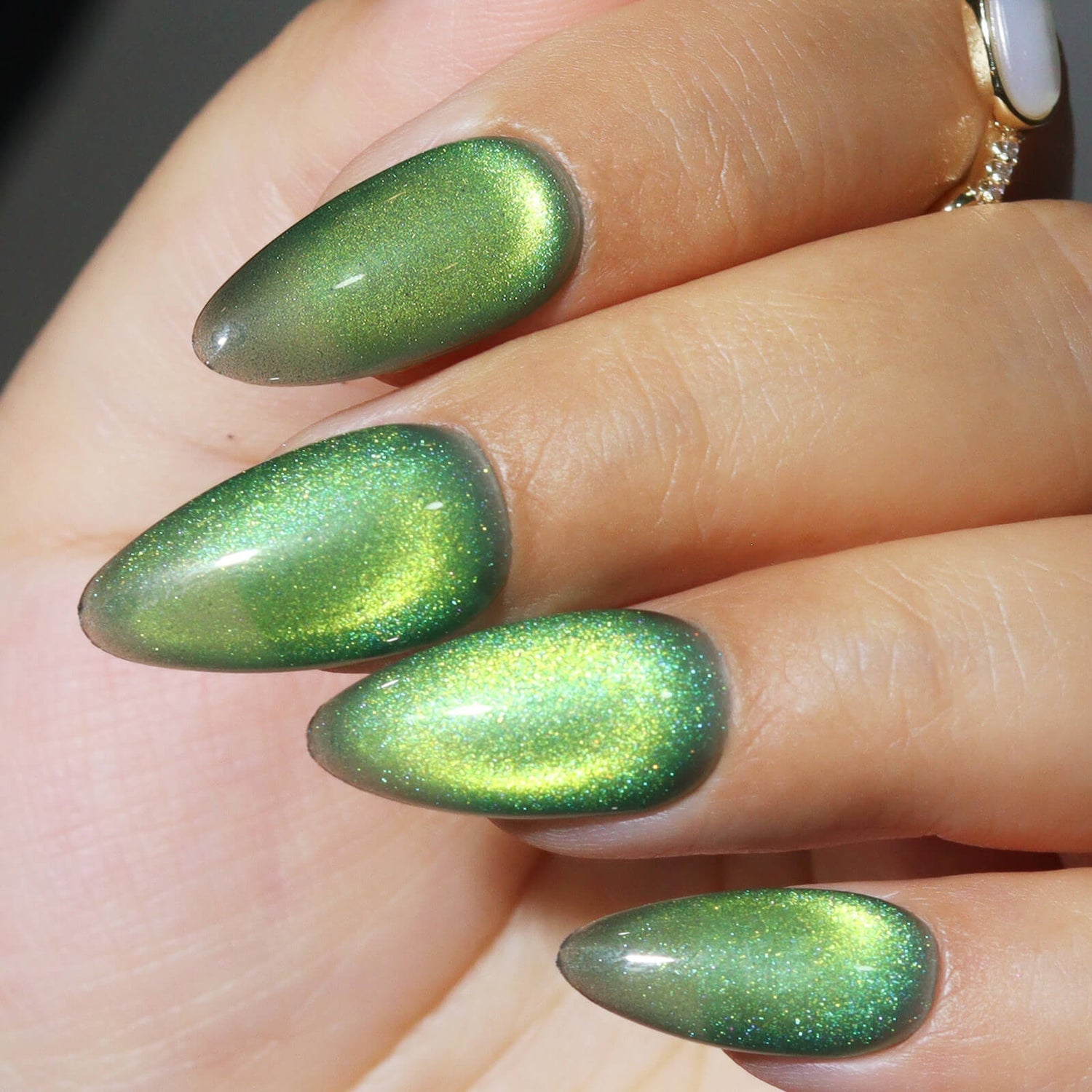 Vibrant Green Magnetic Cat Eye Nails Vibrant Green Magnetic Cat Eye Nails — Cocktail Party Nails 2027