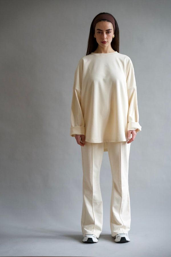 Cream Wide Leg Joggers With Oversized Crewneck, Close-Up Take Cream Wide Leg Joggers With Oversized Crewneck, Close-Up Take — Cream Joggers Outfits 2027