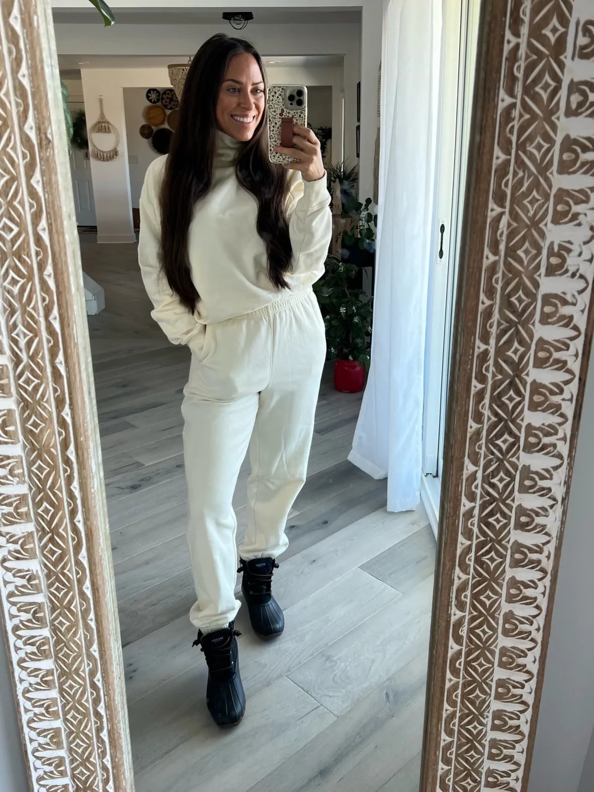 Cream Fleece Joggers With Turtleneck Sweatshirt, Close-Up Take Cream Fleece Joggers With Turtleneck Sweatshirt, Close-Up Take — Cream Joggers Outfits 2027