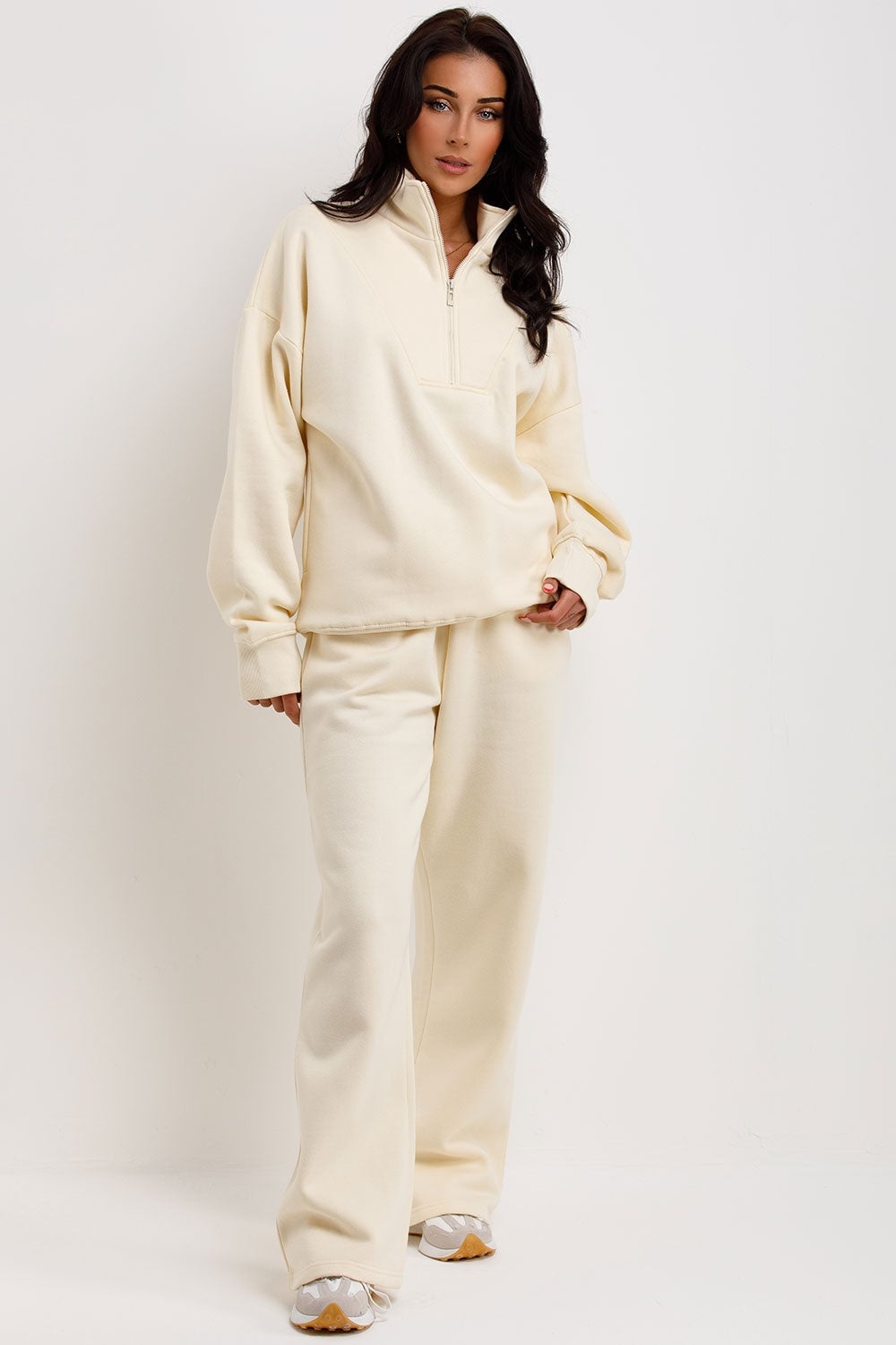 Cream Wide Leg Joggers With Oversized Half-Zip Sweatshirt Cream Wide Leg Joggers With Oversized Half-Zip Sweatshirt — Cream Joggers Outfits 2027