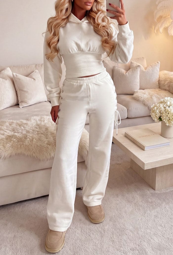 Cream Wide Leg Joggers With Cropped Hoodie and Suede Boots Cream Wide Leg Joggers With Cropped Hoodie and Suede Boots — Cream Joggers Outfits 2027