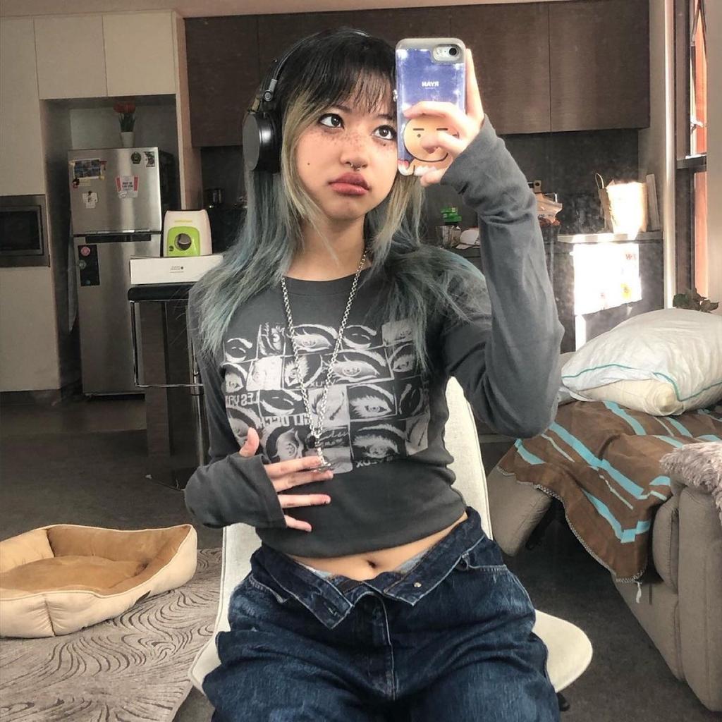 Slim fit gray top with graphic eyes print Slim fit gray top with graphic eyes print — Cyber Y2K Outfits 2027