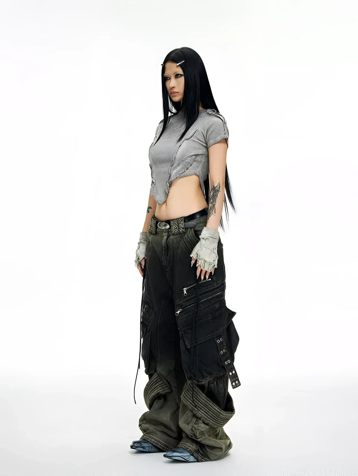 Distressed gray crop top with baggy cargo pants Distressed gray crop top with baggy cargo pants — Cyber Y2K Outfits 2027