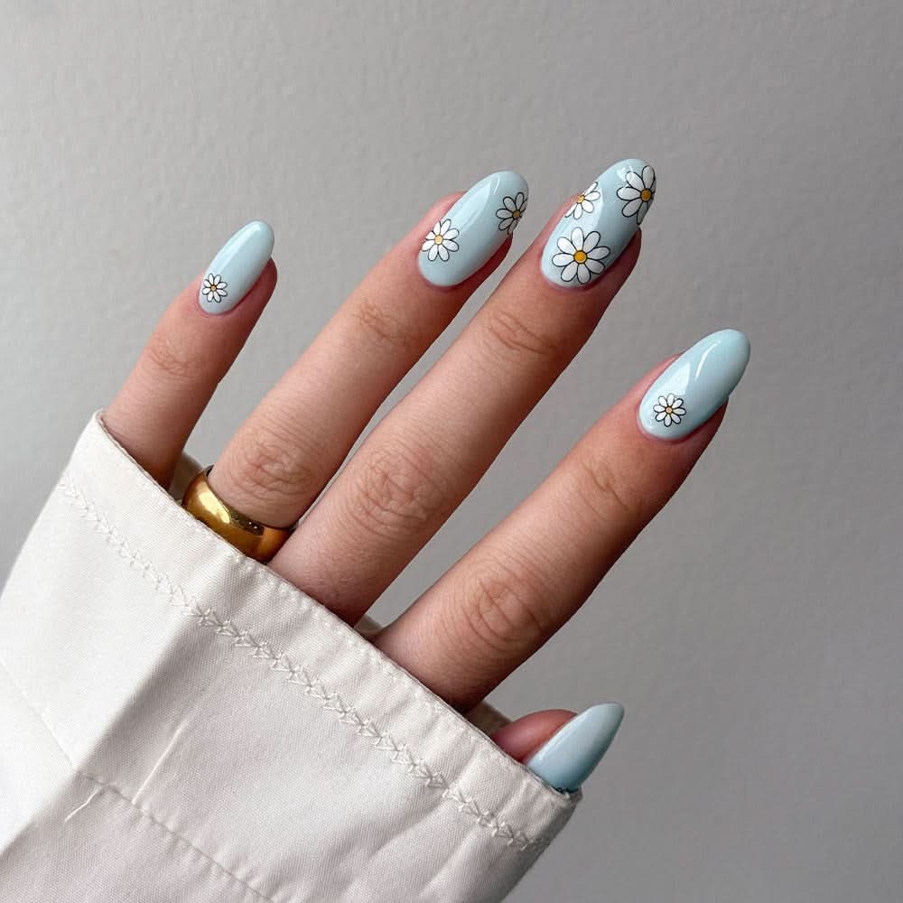 Light Blue Medium Oval Daisy Nails Light Blue Medium Oval Daisy Nails — Daisy Nails 2027