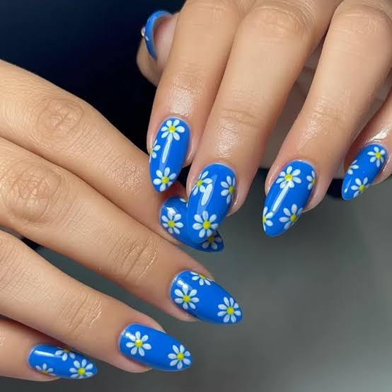 Medium Almond Bright Blue All Over Daisies Medium Almond Bright Blue All Over Daisies — Daisy Nails 2027