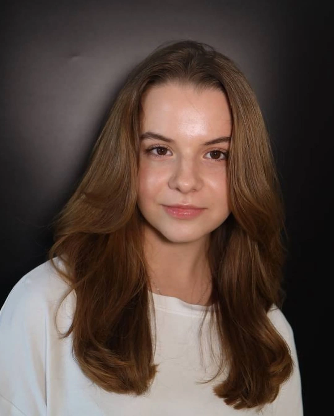 Broad Layers Keep Medium-Long Hair Full Warm brown medium-long hair with broad face-framing layers