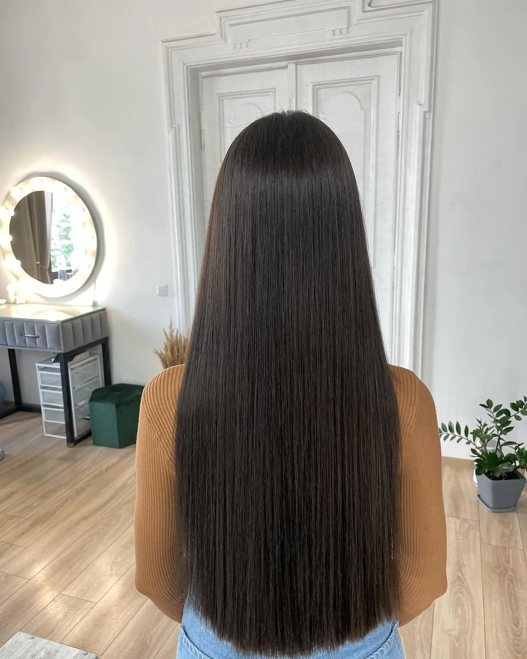 Very Long Hair With a Continuous Dark Outline Very long dark straight hair with dense softened lower edge