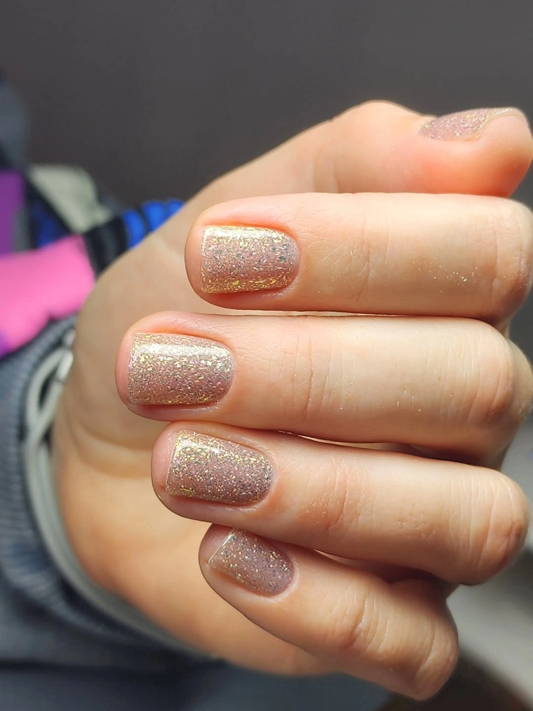 Warm Champagne Glitter on Short Square Nails Short square nails covered in warm champagne-gold microglitter