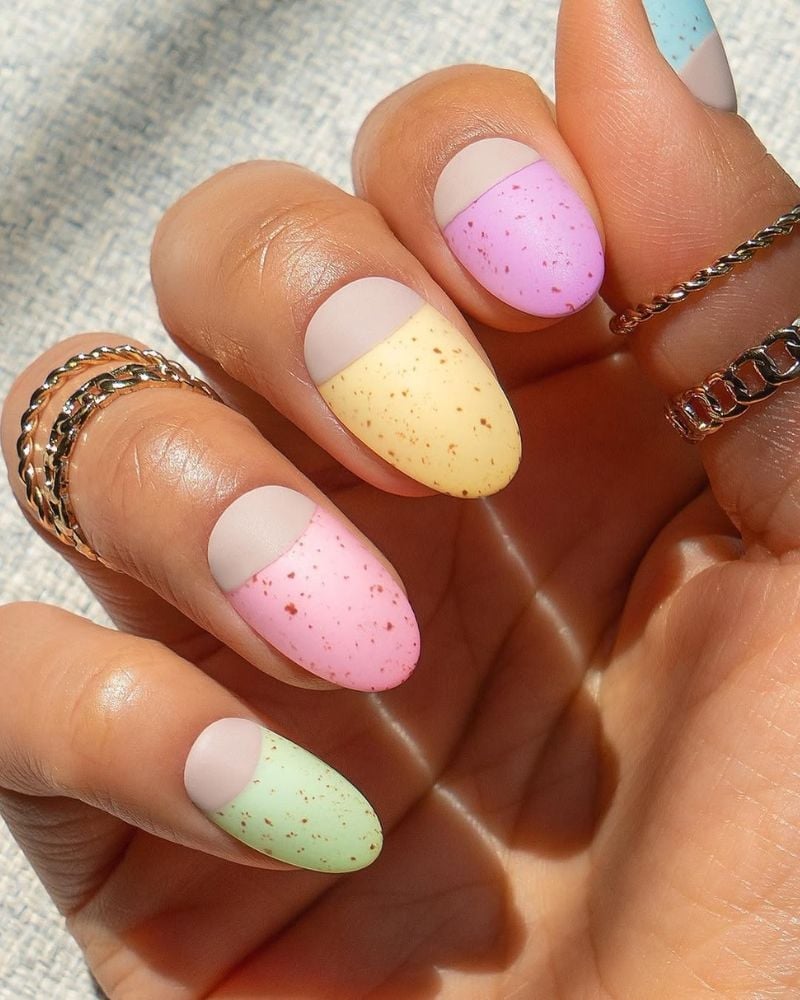 Short Oval Color-Block Nails with Speckles Short Oval Color-Block Nails with Speckles — Easter Egg Nails 2027