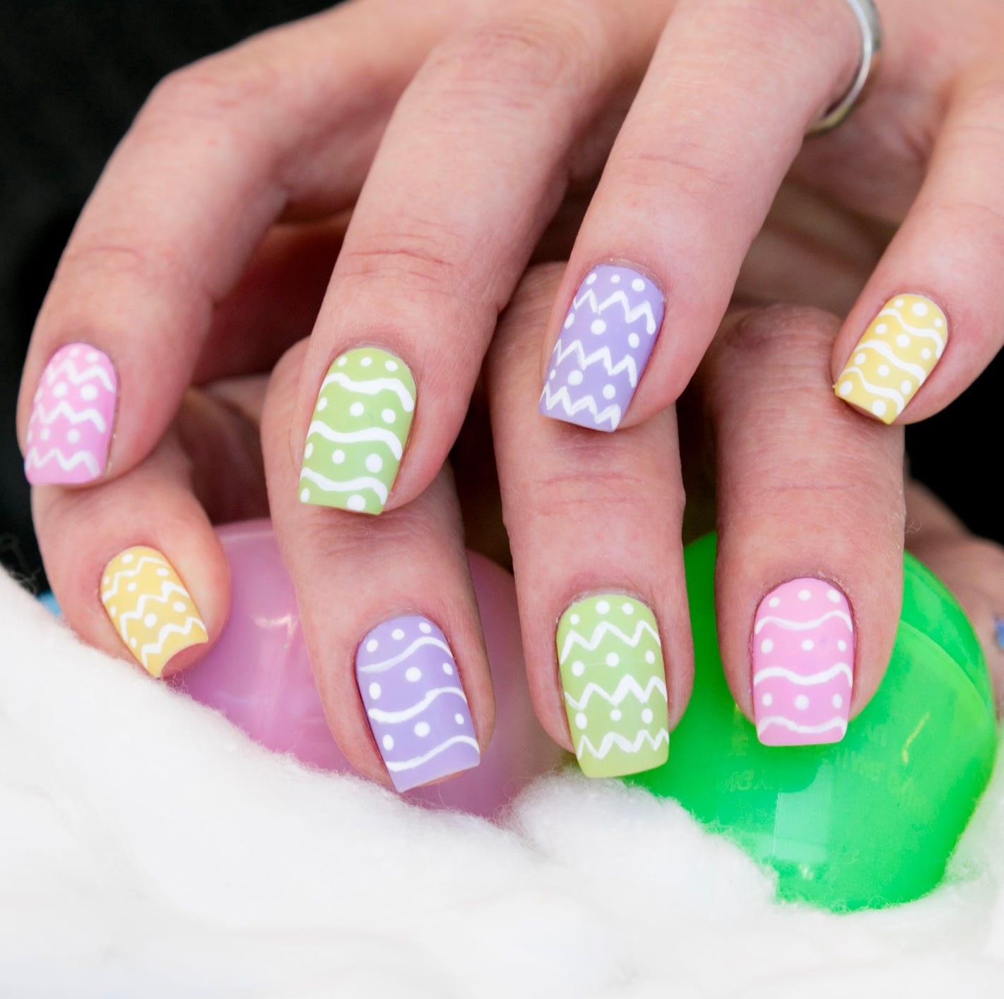 Short Square Pastel Nails with Wavy Lines Short Square Pastel Nails with Wavy Lines — Easter Egg Nails 2027