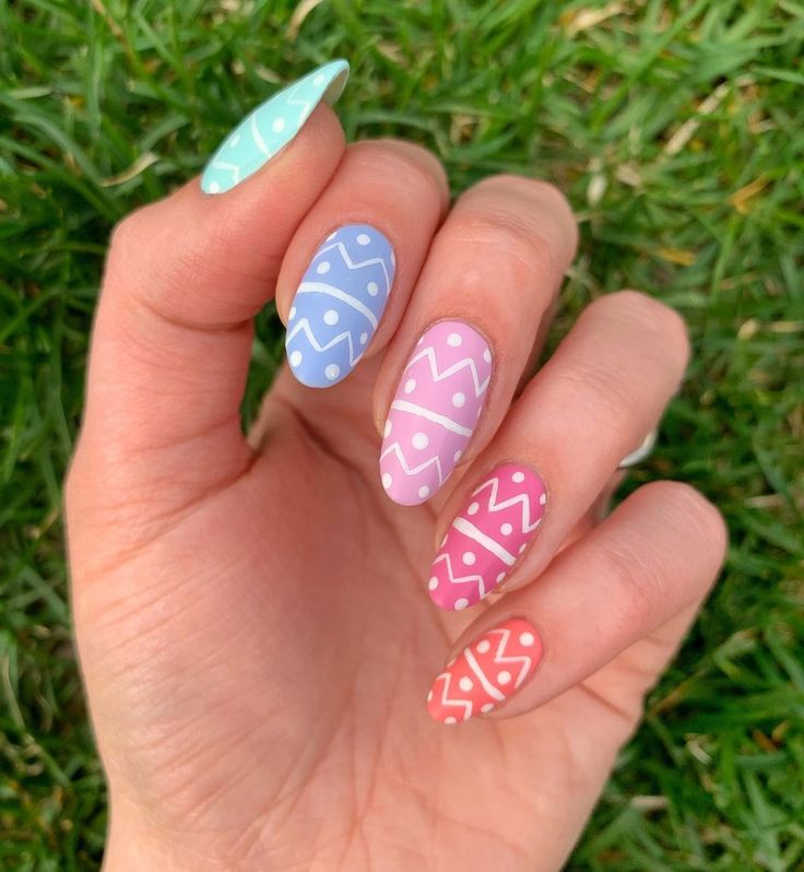 Pastel Oval Nails with White Easter Egg Patterns Pastel Oval Nails with White Easter Egg Patterns — Easter Egg Nails 2027