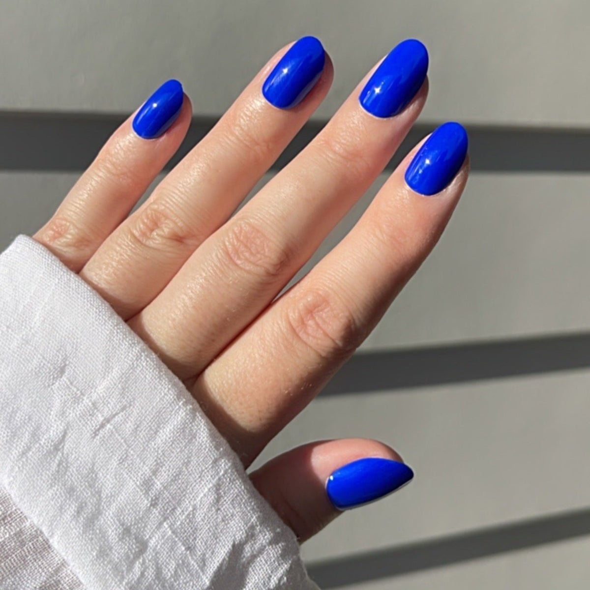 Bright Opaque Electric Blue Short Oval Nails Bright Opaque Electric Blue Short Oval Nails — Electric Blue Nails 2027