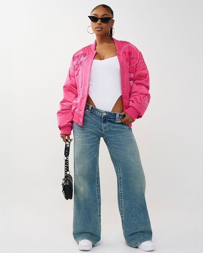 Hot pink oversized bomber jacket with wide-leg jeans Hot pink oversized bomber jacket with wide-leg jeans — Fall Bomber Jacket Outfits 2026