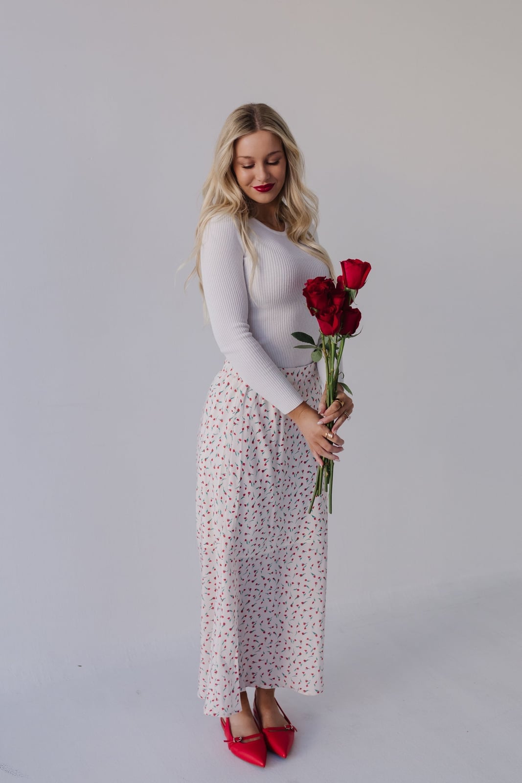 White floral maxi skirt with red accents and ribbed top, Close-Up Take White floral maxi skirt with red accents and ribbed top, Close-Up Take — Floral Skirt Outfits 2027