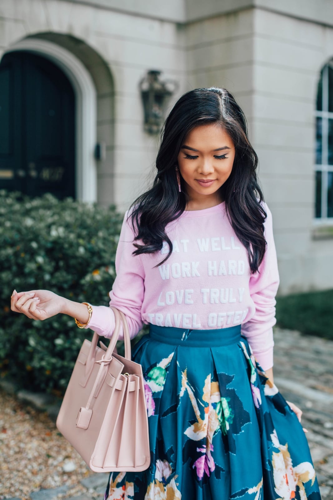 Pleated teal floral midi skirt with graphic sweatshirt Pleated teal floral midi skirt with graphic sweatshirt — Floral Skirt Outfits 2027