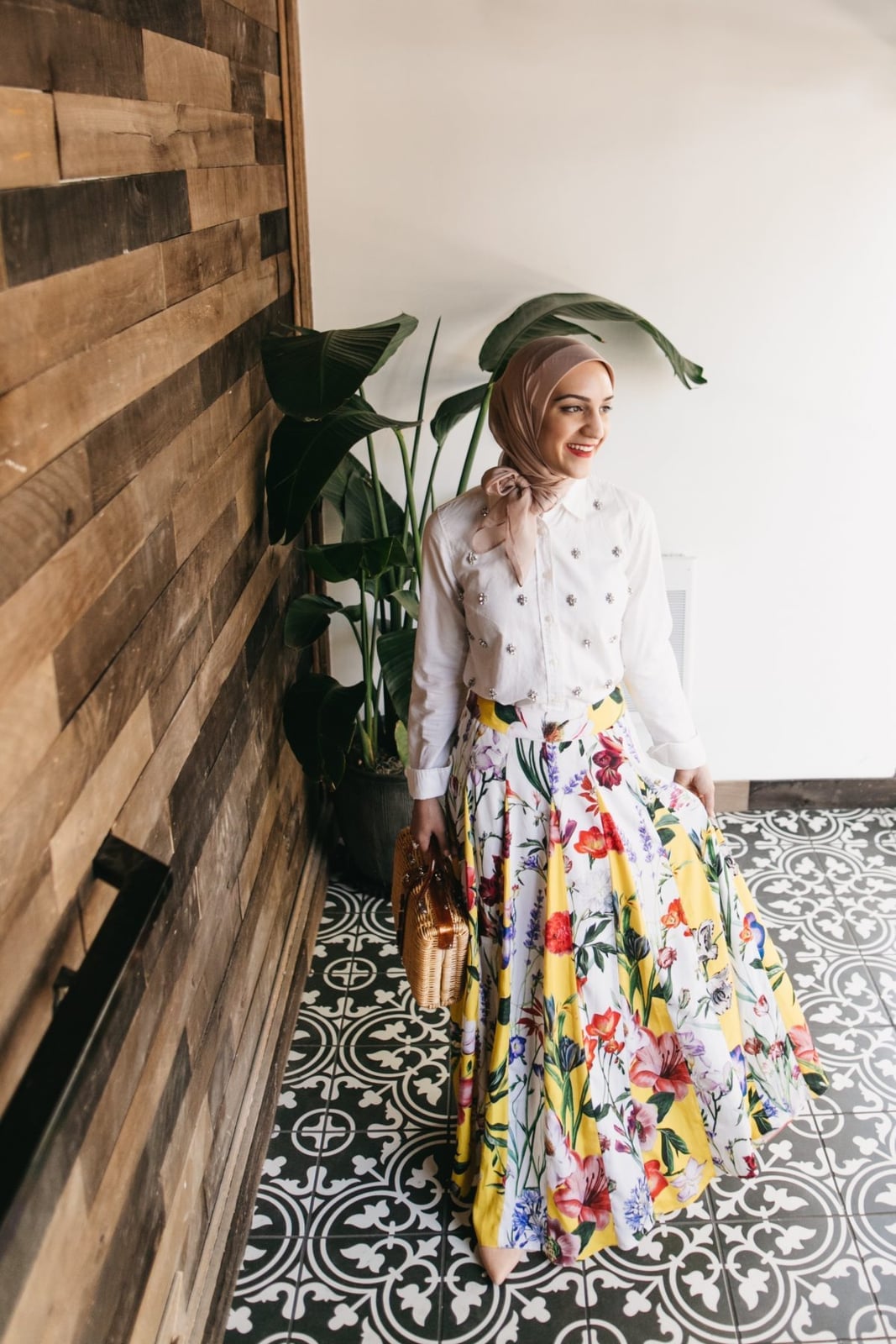 Vibrant floral maxi skirt with button-down shirt, Tan Woven Tote Bag Vibrant floral maxi skirt with button-down shirt, Tan Woven Tote Bag — Floral Skirt Outfits 2027