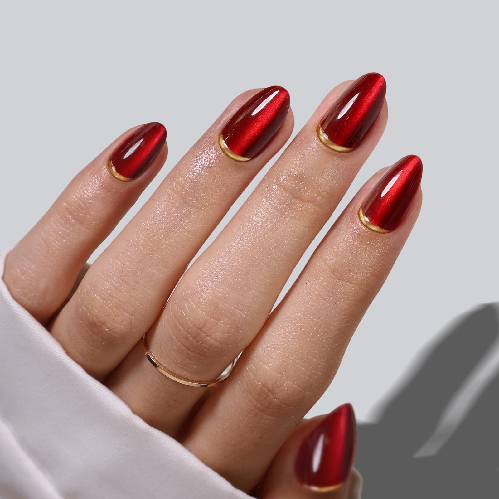Short Almond Dark Red Cat Eye Gold Lines Short Almond Dark Red Cat Eye Gold Lines — Foil Nails 2027