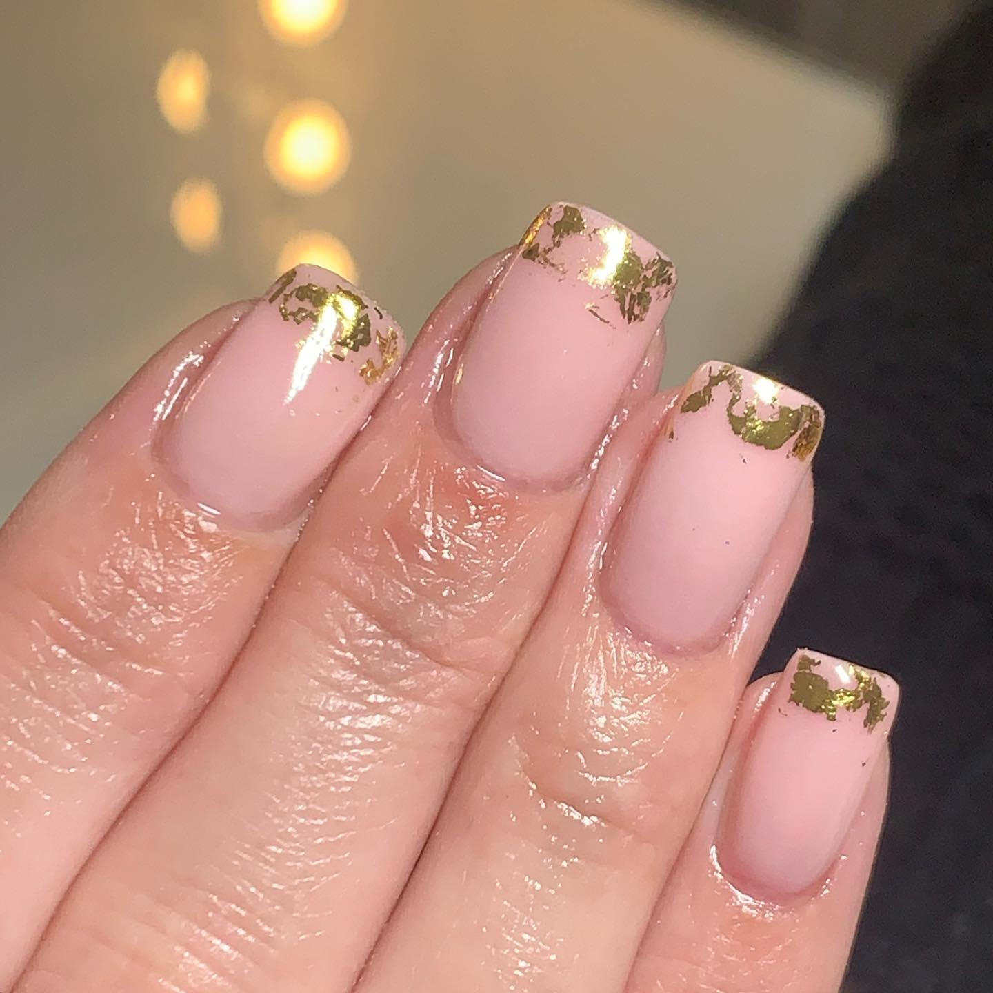 Short Oval Light Pink Gold Foil Flakes Short Oval Light Pink Gold Foil Flakes — Foil Nails 2027