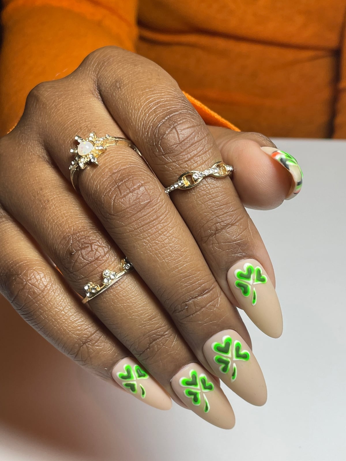 Medium Almond With Bright Green Clover Art Medium Almond With Bright Green Clover Art — Four Leaf Clover Nails 2027