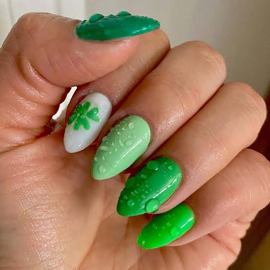 Medium Almond With Green Shades And Water Droplets Medium Almond With Green Shades And Water Droplets — Four Leaf Clover Nails 2027