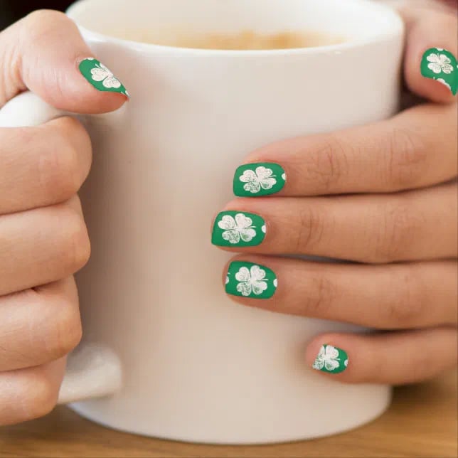 Short Square Green With White Stylized Clovers Short Square Green With White Stylized Clovers — Four Leaf Clover Nails 2027