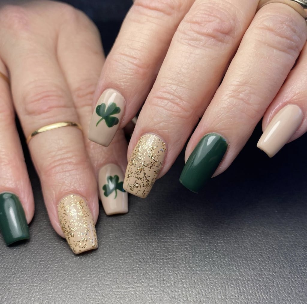 Medium Square Beige With Dark Green Clovers And Gold Glitter Medium Square Beige With Dark Green Clovers And Gold Glitter — Four Leaf Clover Nails 2027