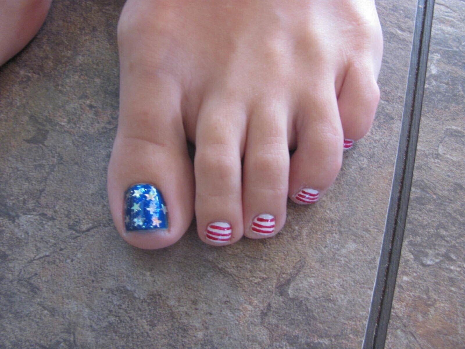 Big Toe Blue Stars Other Red Stripes Short Natural Toes Big Toe Blue Stars Other Red Stripes Short Natural Toes — Fourth of July Toe Nails 2027