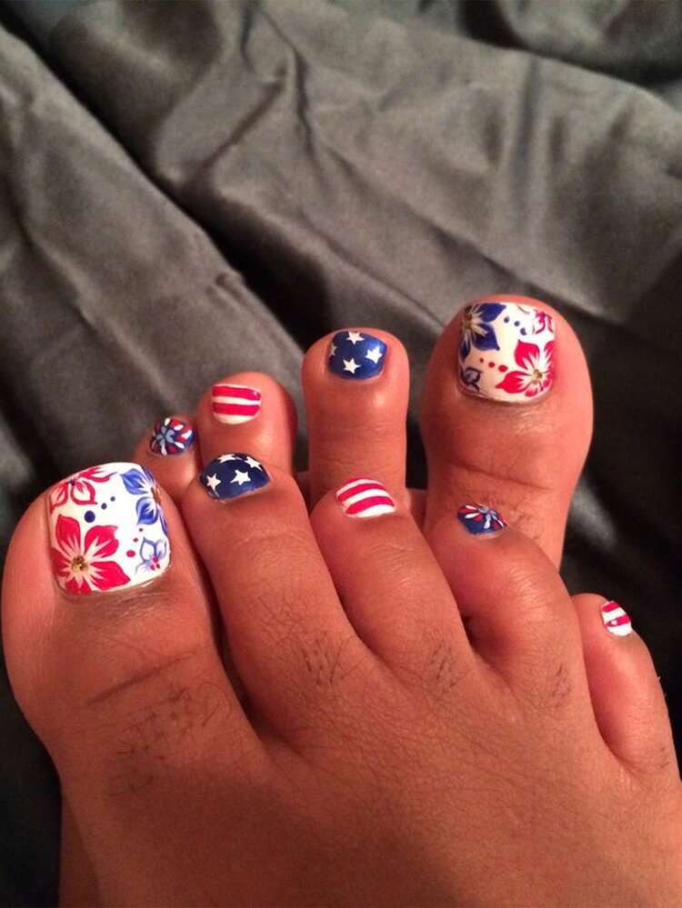 American Flag Stars Flowers Short Natural Toes American Flag Stars Flowers Short Natural Toes — Fourth of July Toe Nails 2027