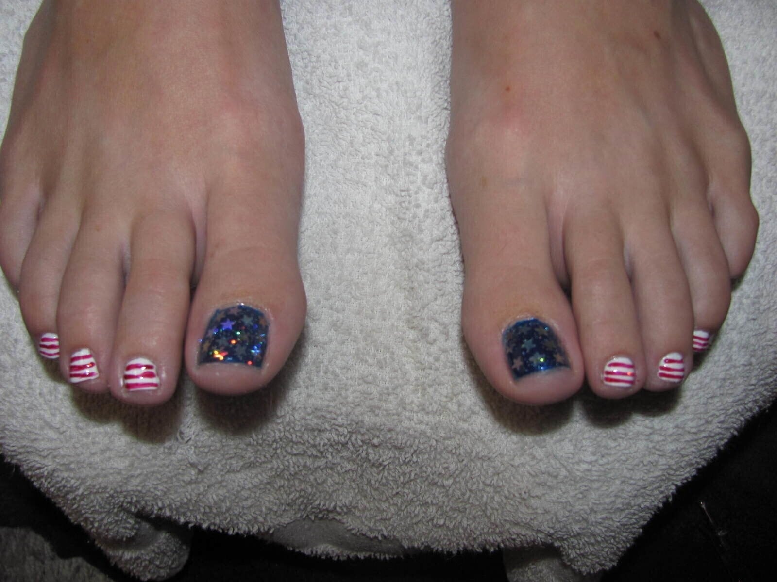 Glitter Stars Thin Stripes Short Square Toes Glitter Stars Thin Stripes Short Square Toes — Fourth of July Toe Nails 2027