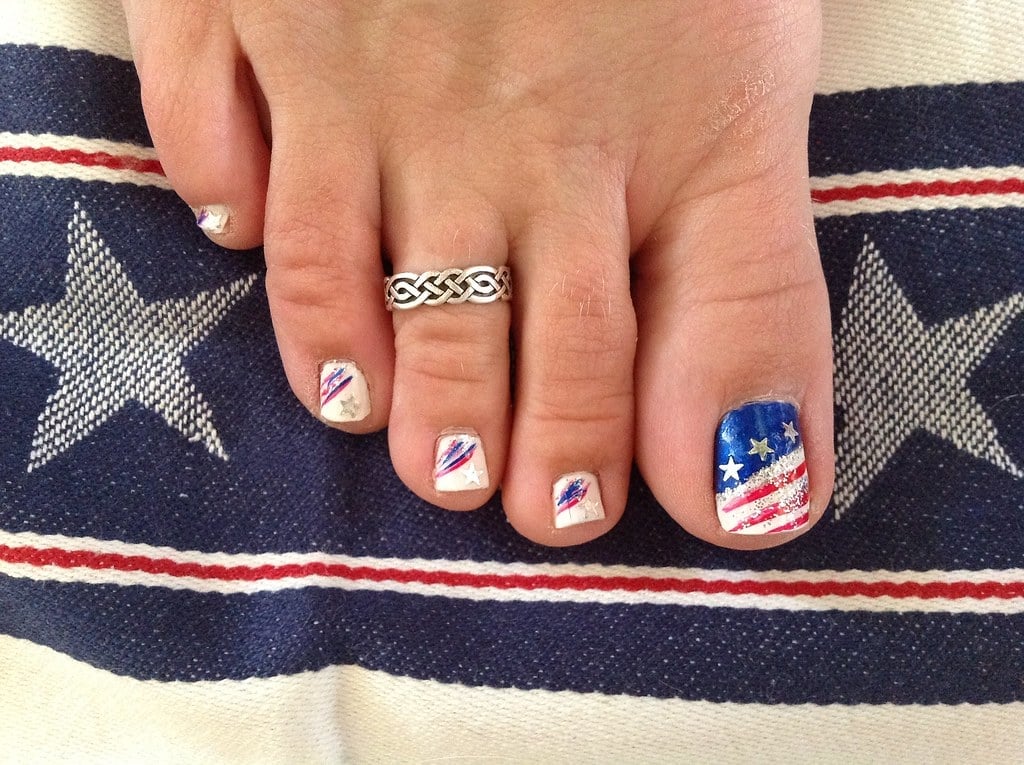 American Flag Design Accent Short Square Toes American Flag Design Accent Short Square Toes — Fourth of July Toe Nails 2027