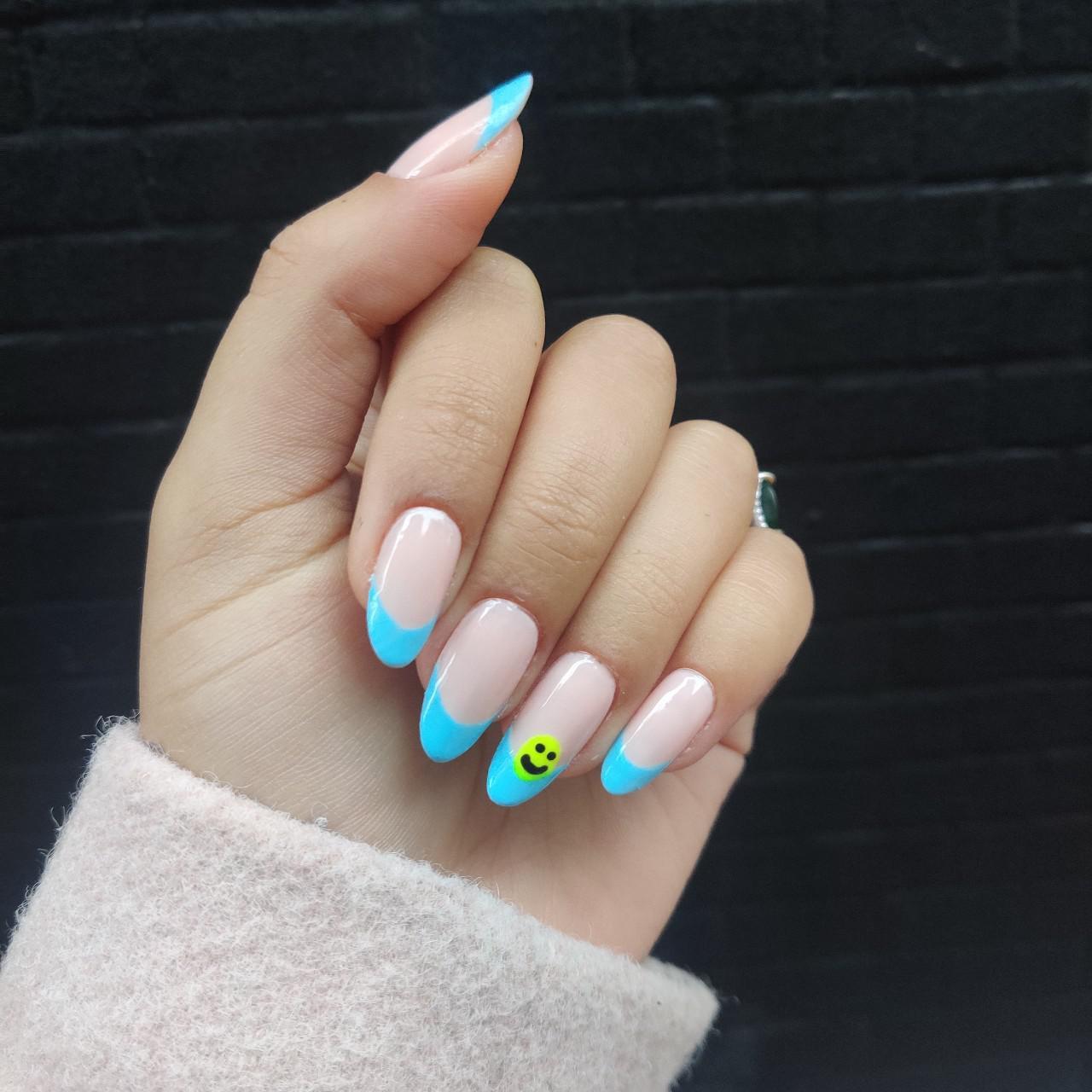 Medium Almond Light Blue French Tips With Yellow Smiley Medium Almond Light Blue French Tips With Yellow Smiley — French Smiley Face Nails 2027