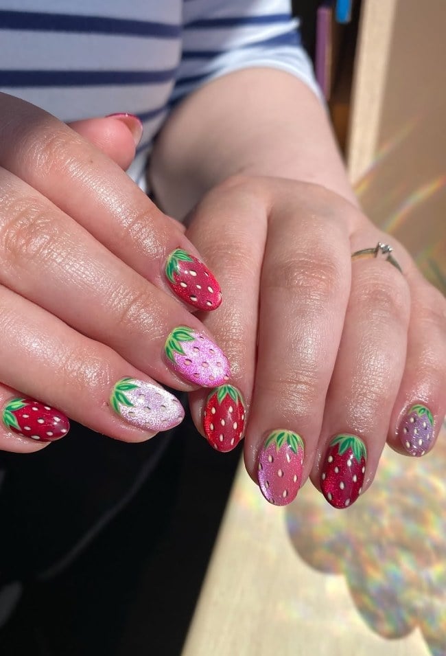 Medium Oval Vibrant Strawberry Designs Medium Oval Vibrant Strawberry Designs — Fruit Nails 2027