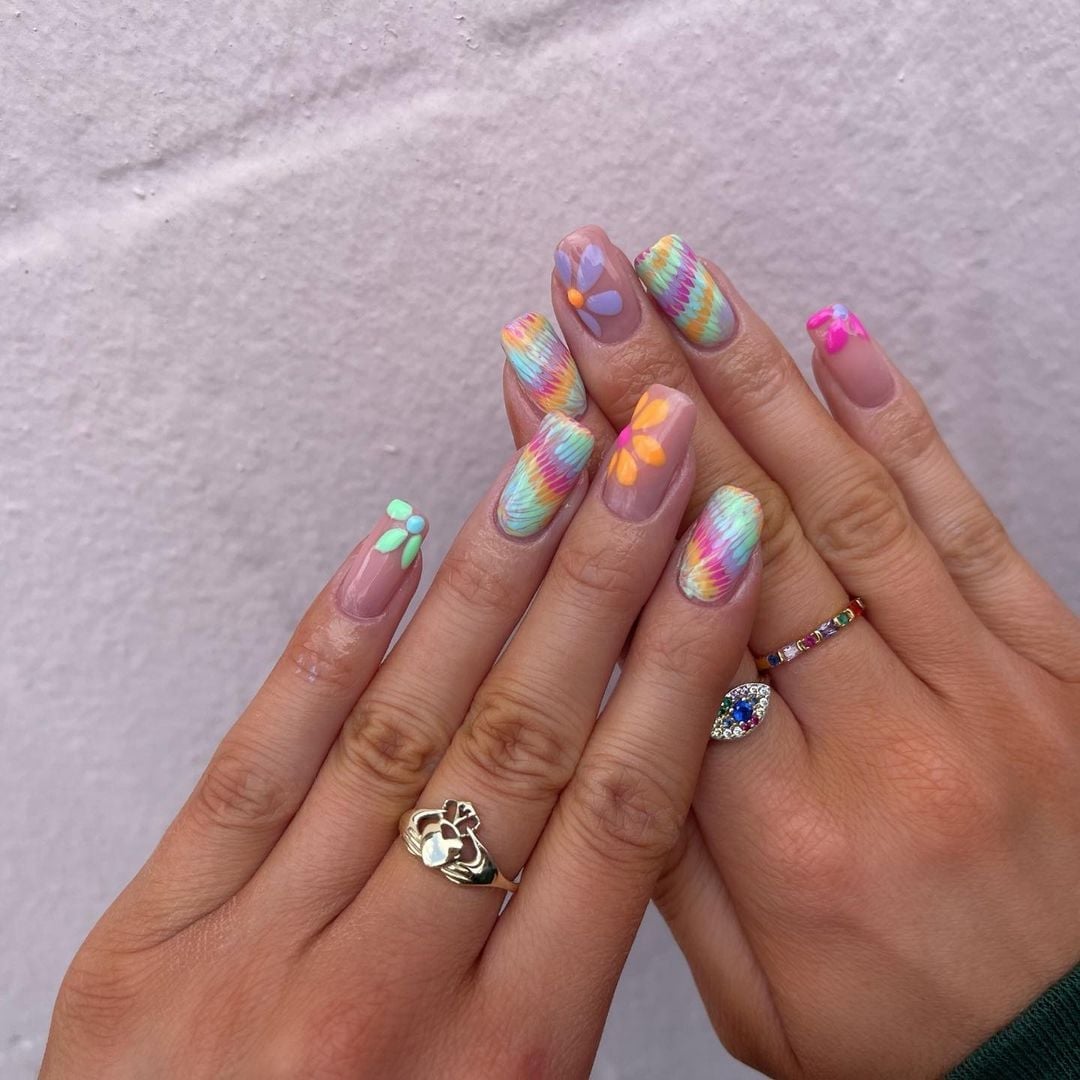 Colorful Tie-Dye Flowers Medium Square Nails Colorful Tie-Dye Flowers Medium Square Nails — Glow Rave Nails 2027