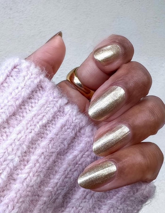 Short Oval Gold Chrome Nails — Gold Chrome Nails 2027