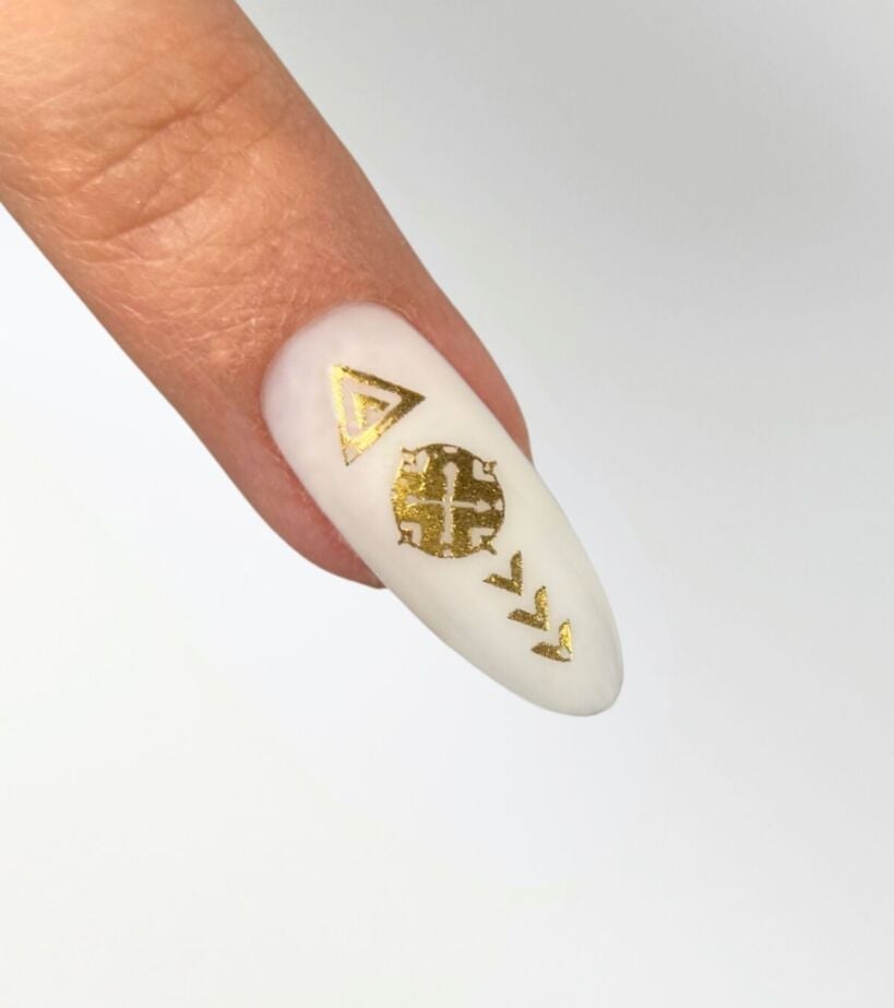 Classic Gold Lacquer Nails Classic Gold Lacquer Nails — Gold Stamping Nails 2027