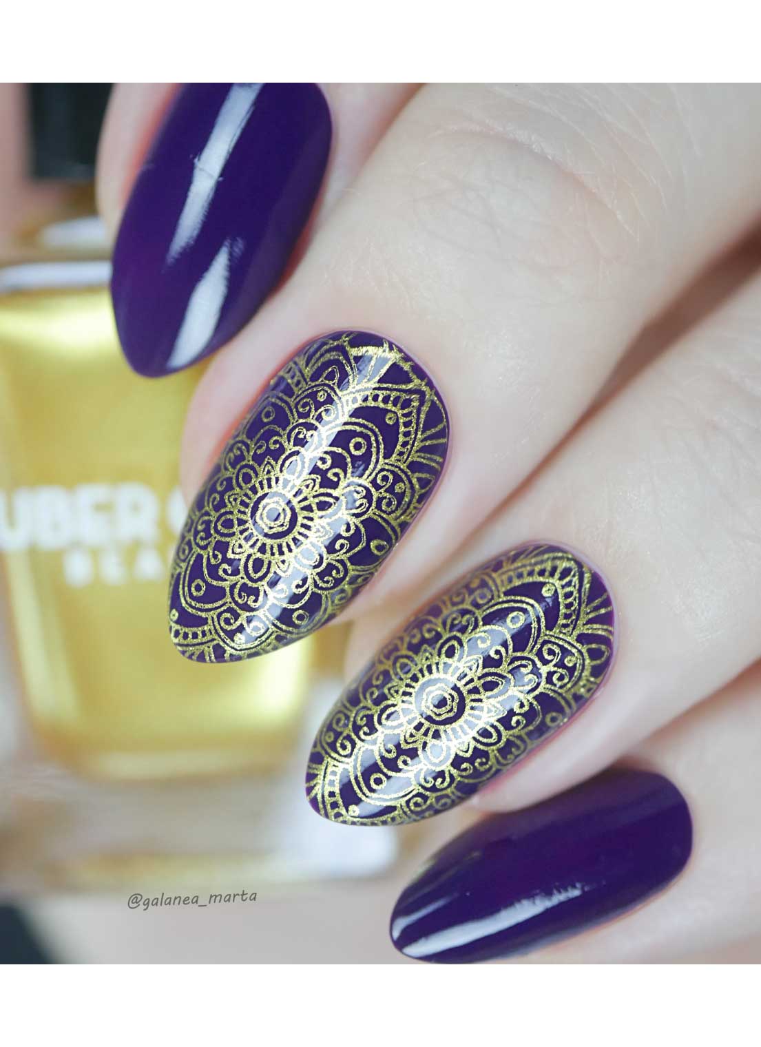Deep Purple Nails With Gold Stamped Mandalas Deep Purple Nails With Gold Stamped Mandalas — Gold Stamping Nails 2027