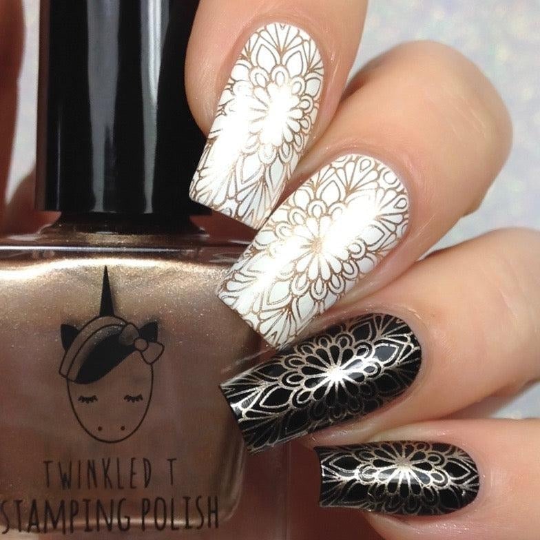 Black And White Gold Mandala Nails Black And White Gold Mandala Nails — Gold Stamping Nails 2027