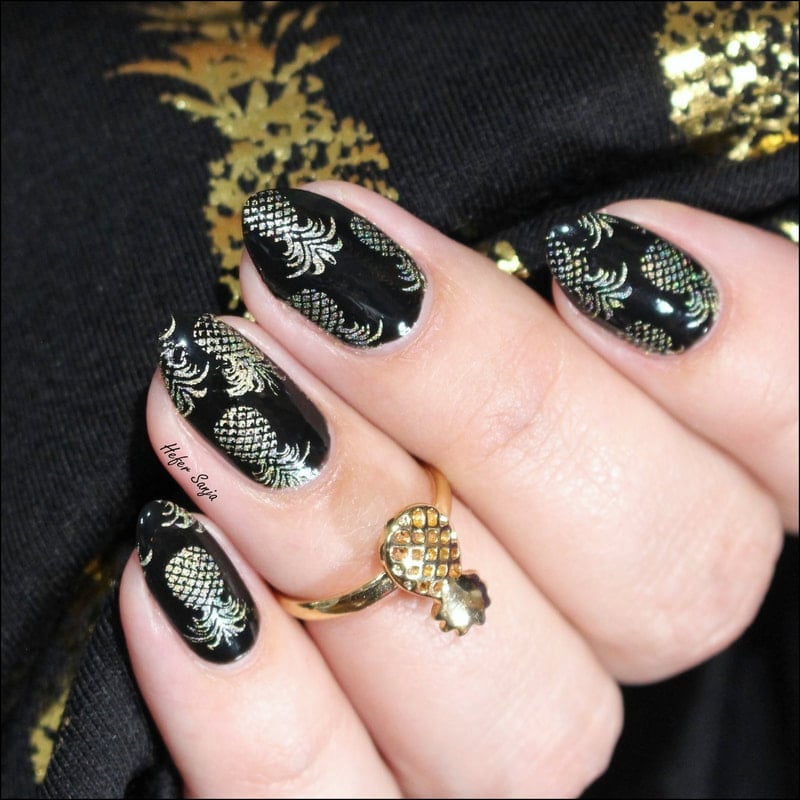Glossy Black Pineapple Stamped Nails Glossy Black Pineapple Stamped Nails — Gold Stamping Nails 2027