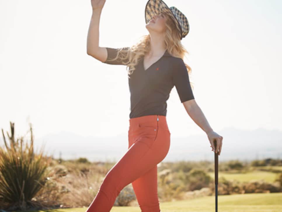 Coral trousers with dark blue polo Coral trousers with dark blue polo — Golf Tournament Outfits 2027