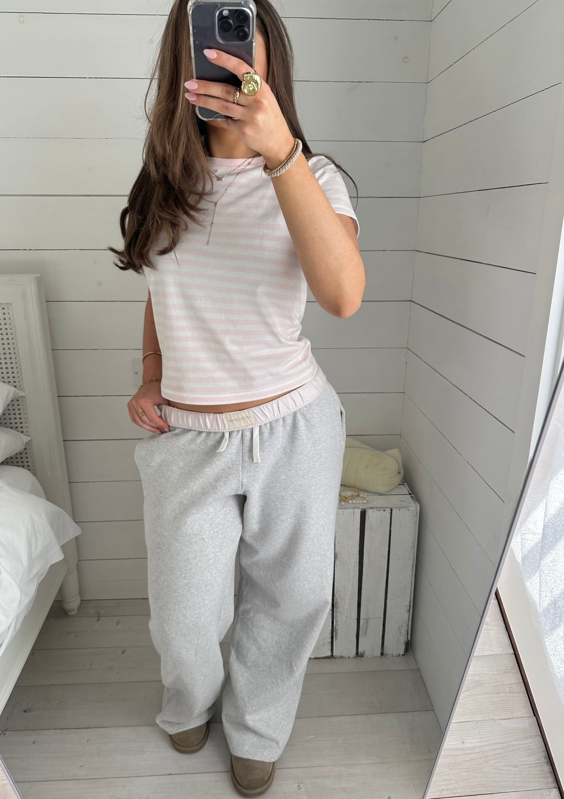 Baggy Gray Joggers With Striped T-Shirt Baggy Gray Joggers With Striped T-Shirt — Gray Joggers Outfits 2027