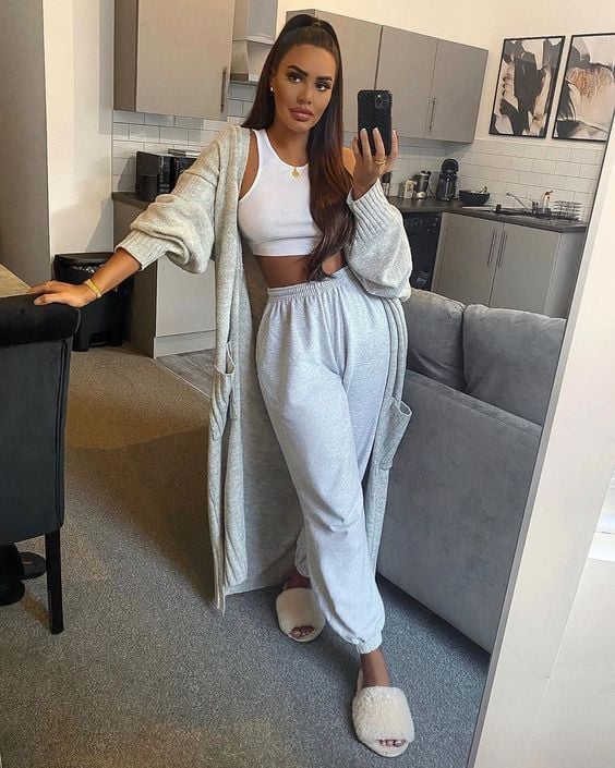 Gray Joggers With Long Knit Cardigan and Slippers Gray Joggers With Long Knit Cardigan and Slippers — Gray Joggers Outfits 2027