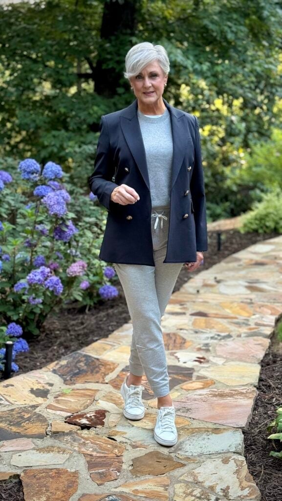 Gray Joggers With T-Shirt and Navy Blazer Gray Joggers With T-Shirt and Navy Blazer — Gray Joggers Outfits 2027