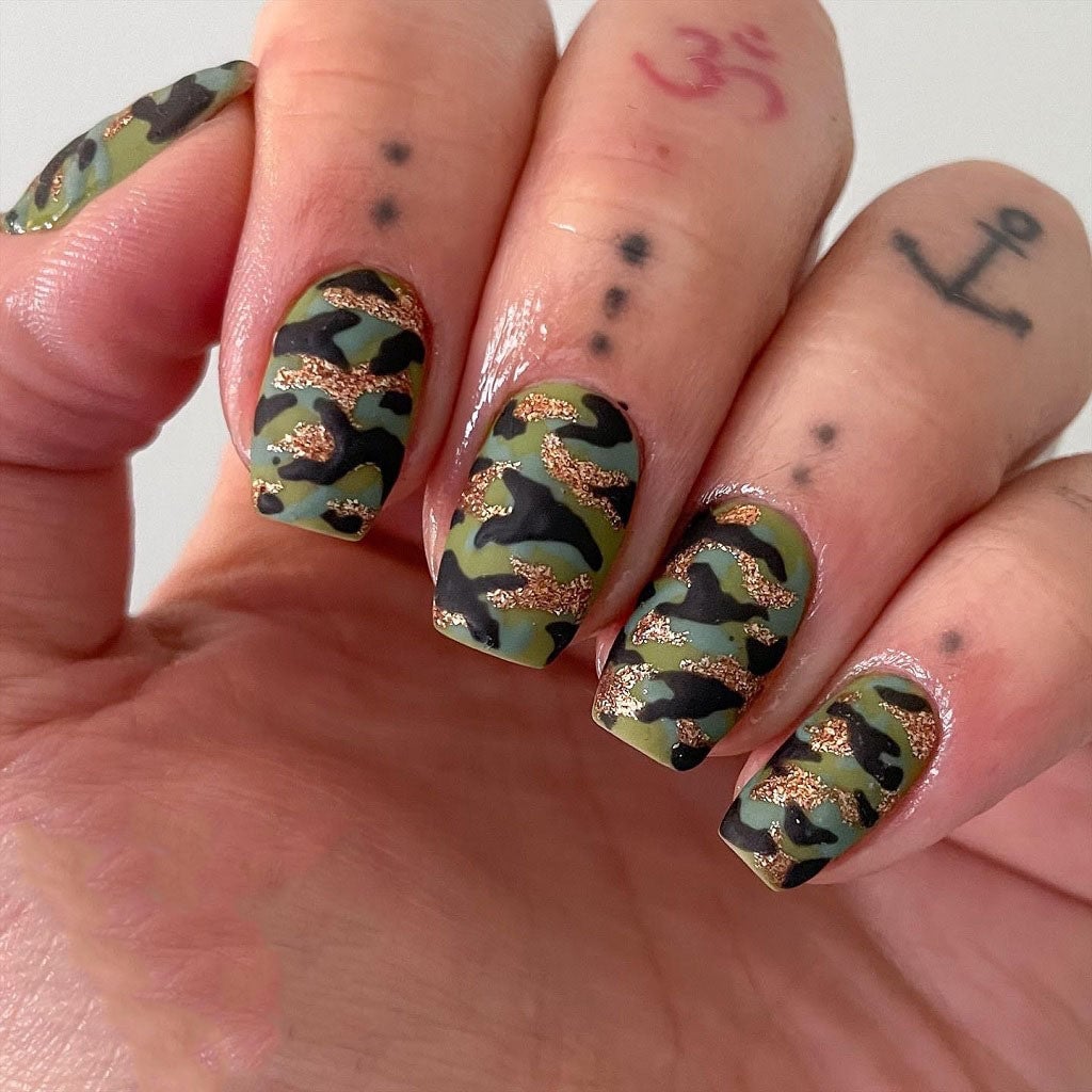 Matte Olive Black Beige Camouflage Gold Foil Square Nails Matte Olive Black Beige Camouflage Gold Foil Square Nails — Green Camo Nails 2027