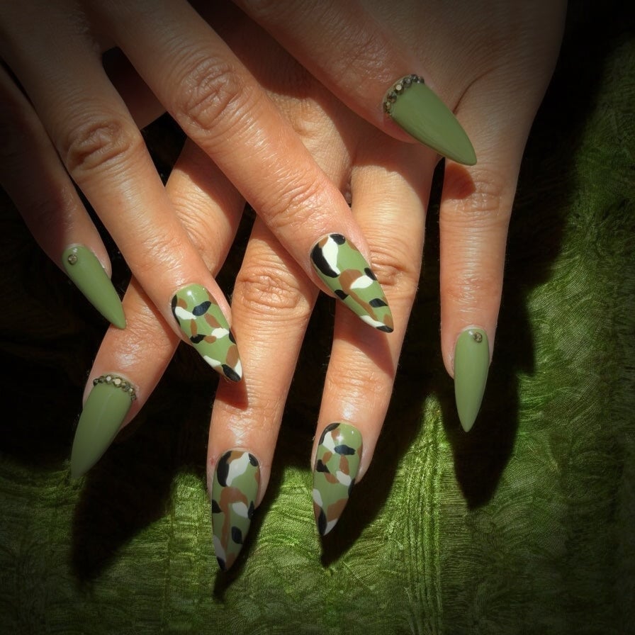 Glossy Olive Green Black Tan Camouflage Stiletto Nails Glossy Olive Green Black Tan Camouflage Stiletto Nails — Green Camo Nails 2027