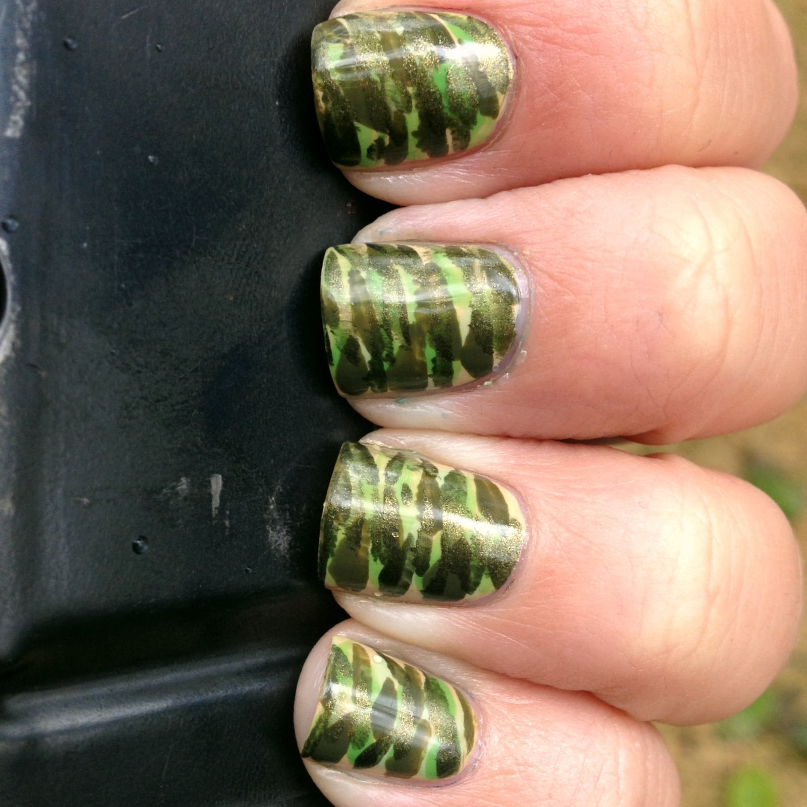 Glossy Green Beige Brown Camouflage Short Oval Nails Glossy Green Beige Brown Camouflage Short Oval Nails — Green Camo Nails 2027