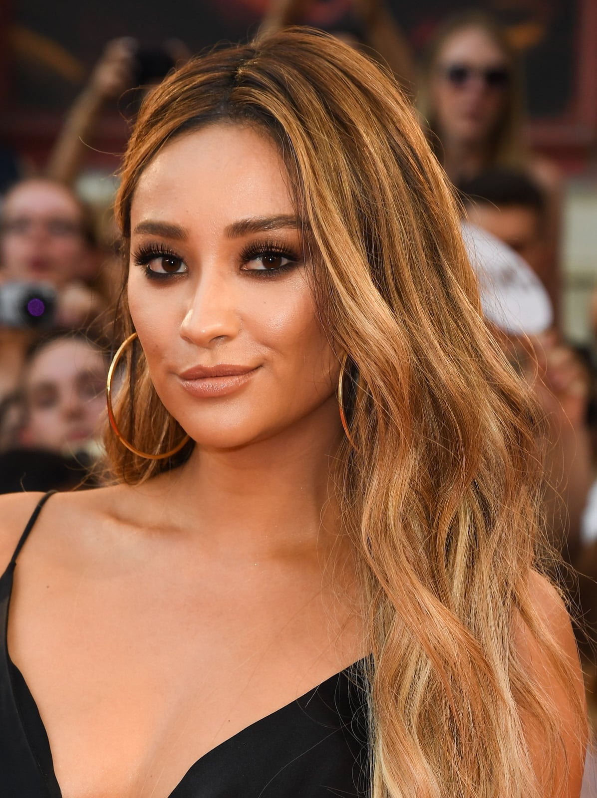 Mid-Back Medium Brown With Blonde Balayage and Curtain Bangs Mid-Back Medium Brown With Blonde Balayage and Curtain Bangs — Hair Color 2027 for Medium Skin